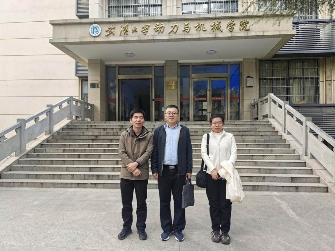 合影-走访武汉大学、校友